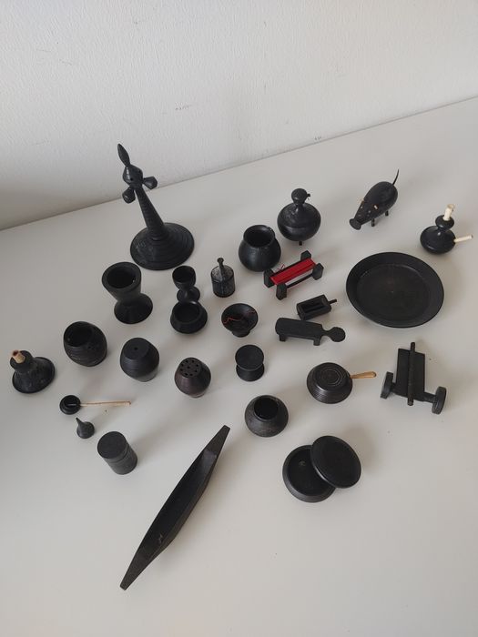 Peças antigas em pau preto
