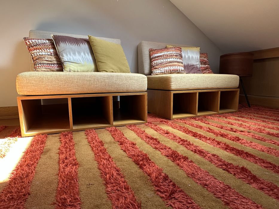 Sofas com base em carvalho maciço para encostar a parede