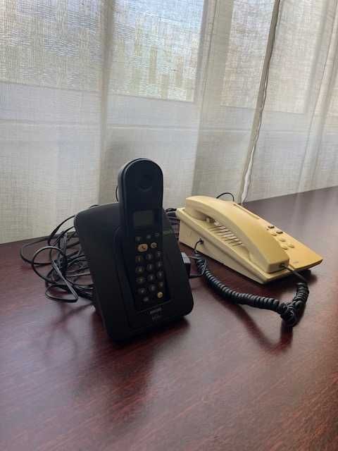 Conjunto de telefones fixos.