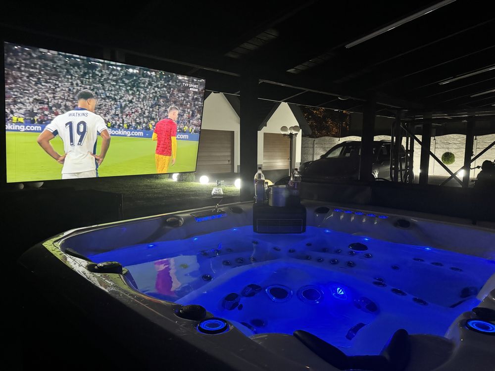 Jacuzzi Ogrodowe WiFi 5 osobowe 4 pompy Audio  Platinum Spas Barcelona