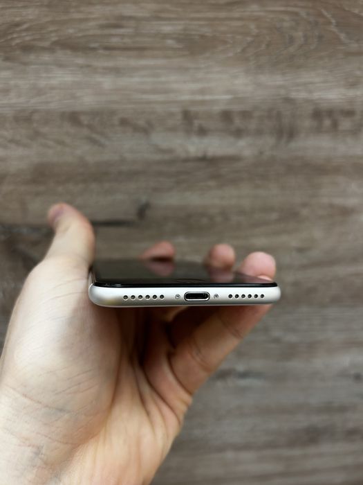 iPhone Se 2 64Gb White з гарантією