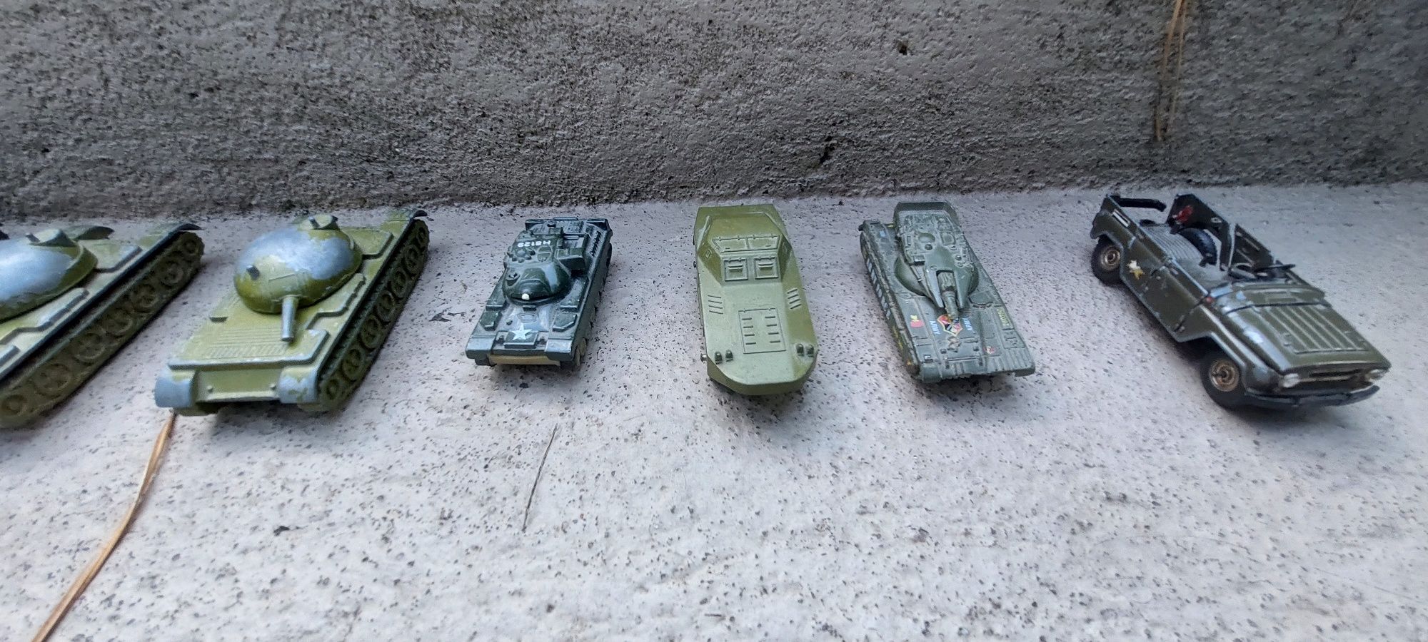 Zabawki ZSRR metalowe czołgi, auta , transportery , armaty