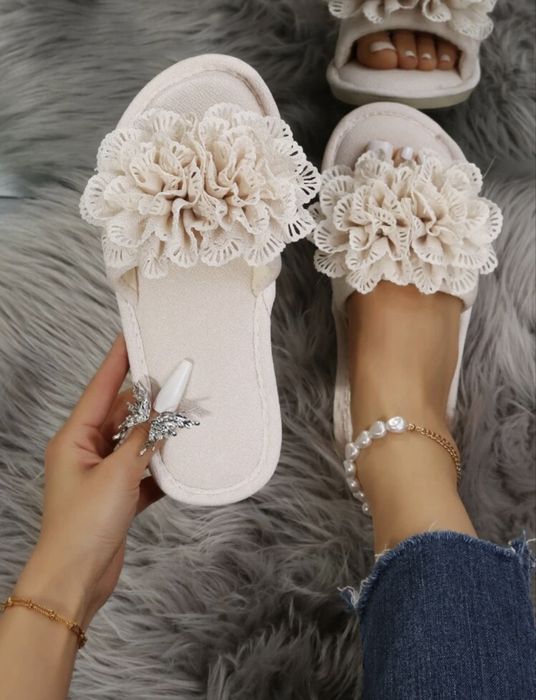 Damskie kapcie beżowe