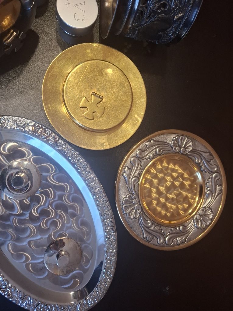 Naczynia liturgiczne zestaw puszka cyborium hostiarka patena, oleje św