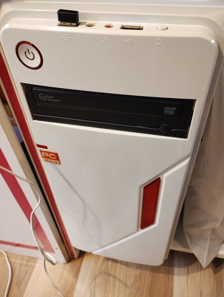 Komputer stacjonarny i5-4590 Asus.