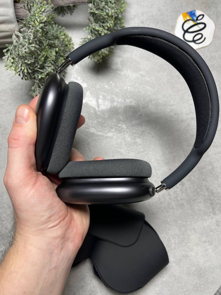 Apple AirPods Max Black Lightning