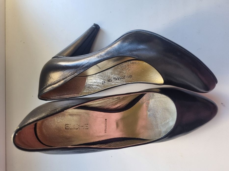 Туфлі на підборах з натуральної шкіри.