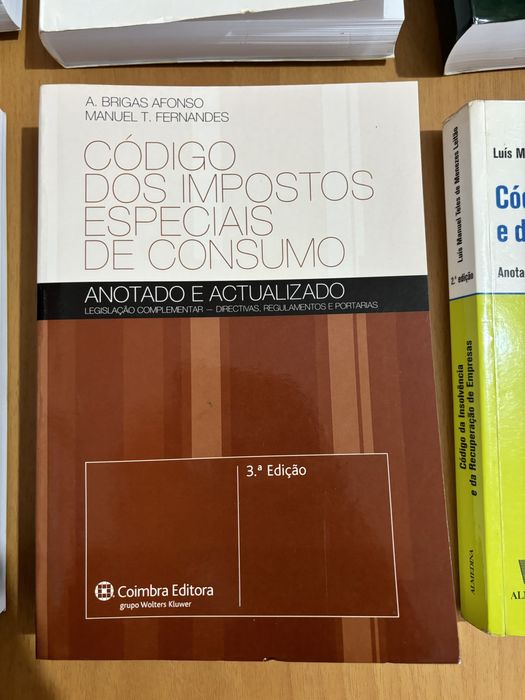 Livros de Direito variados
