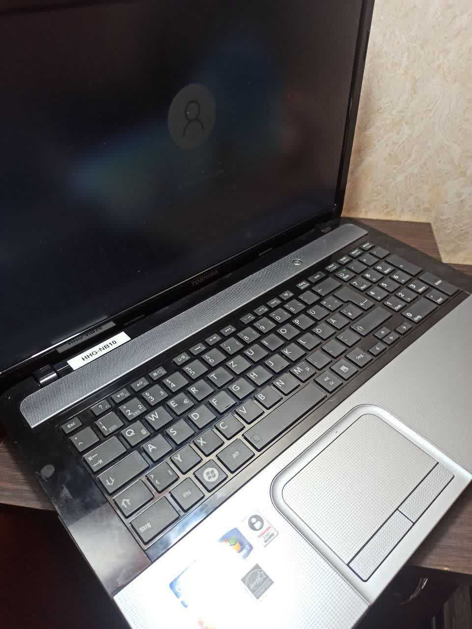 Ноутбук 17.3  Toshiba Sattelite Pro L870