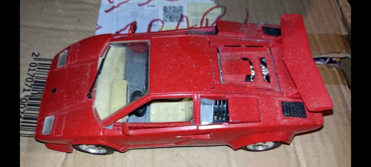 Model Lamborghini countach Bburago W skali  1;24