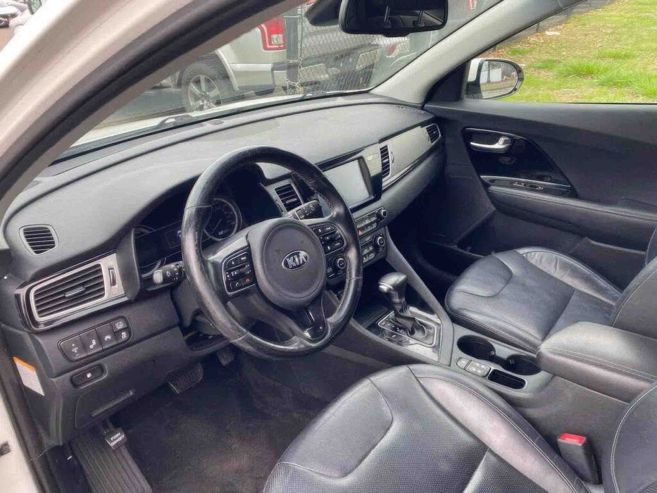 Kia Niro Touring      2018