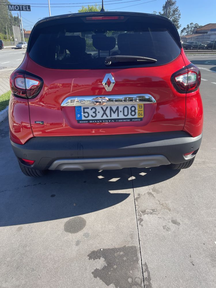 Renault captur red edition