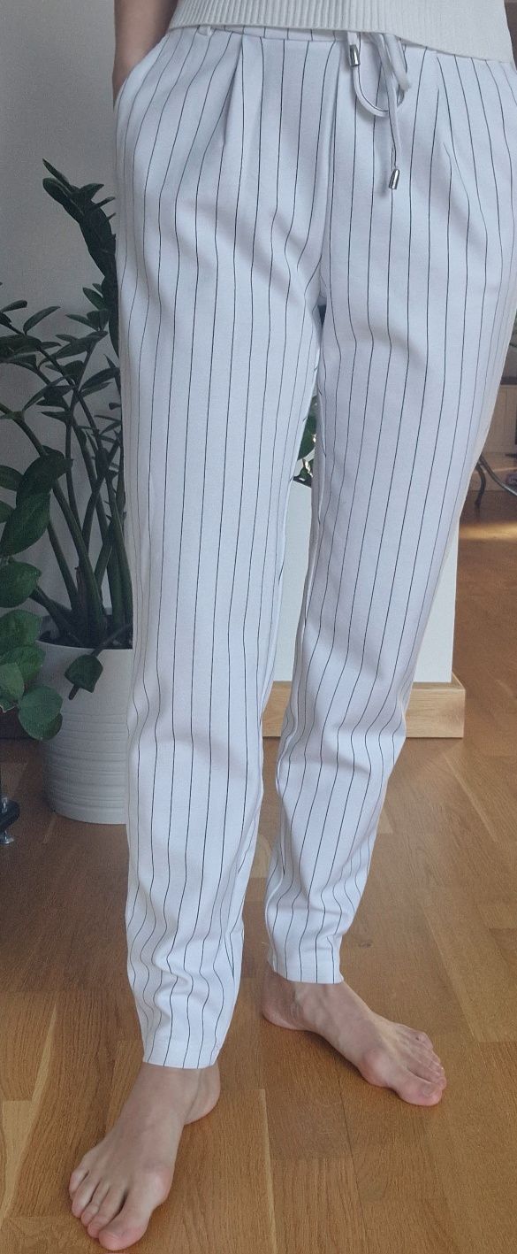 Białe spodnie w pasy new yorker xxs