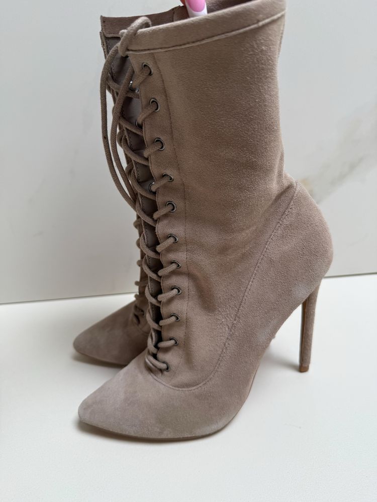 Brązowe wiązane botki sznurowane zamszowe Steve Madden 37