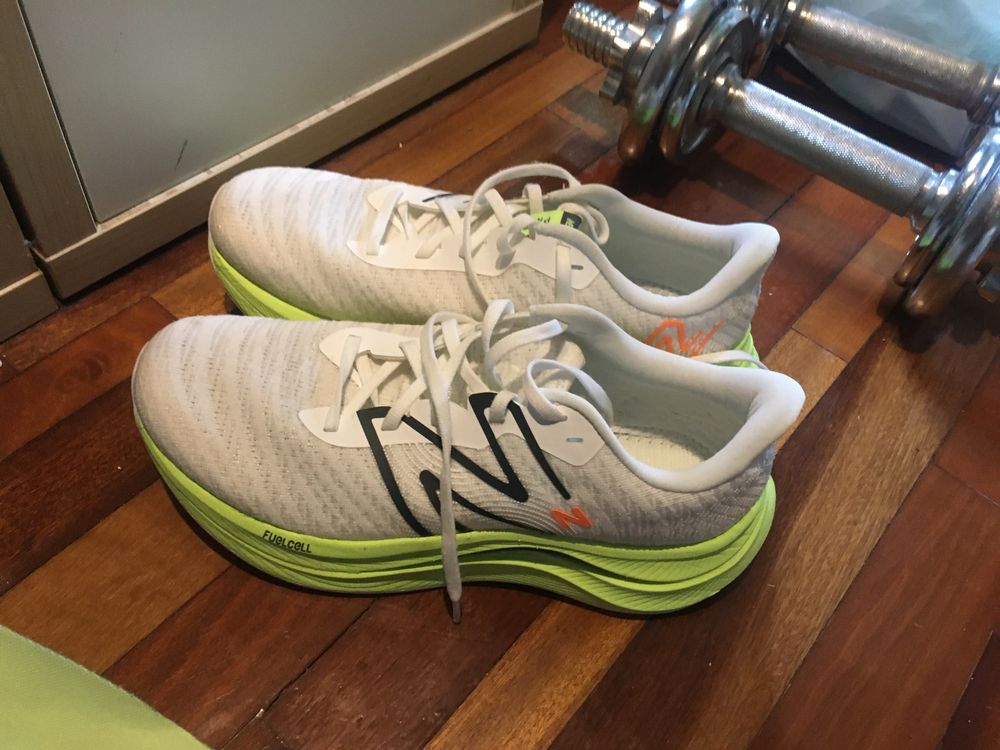 Buty do biegania damskie New Balance Fuell Cell Propel V4 r.41