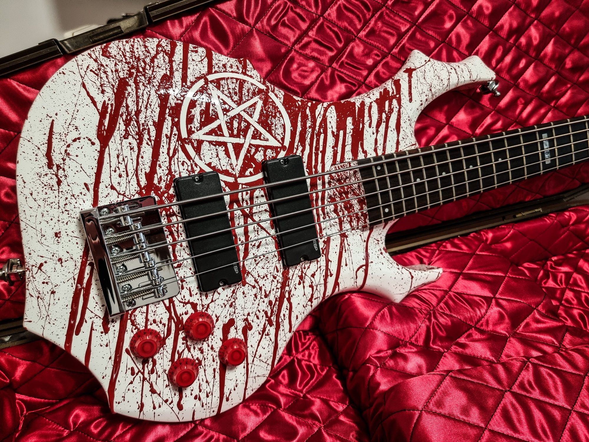 ESP LTD F-105 Custom Cerberus Blood Splatter gitara basowa