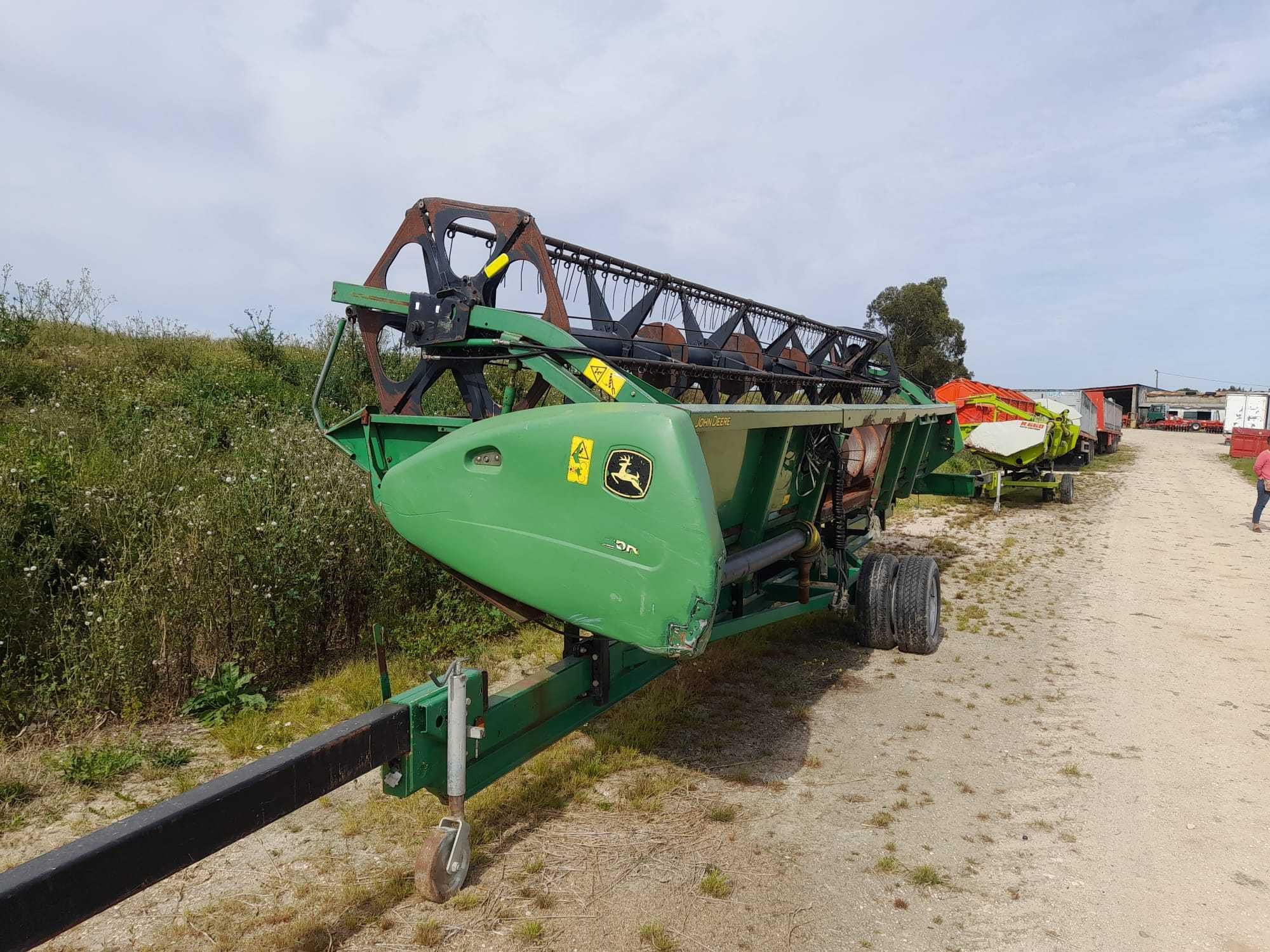 Ceifeira-Debulhadora John Deere CTS c/ Equipamento de Arroz