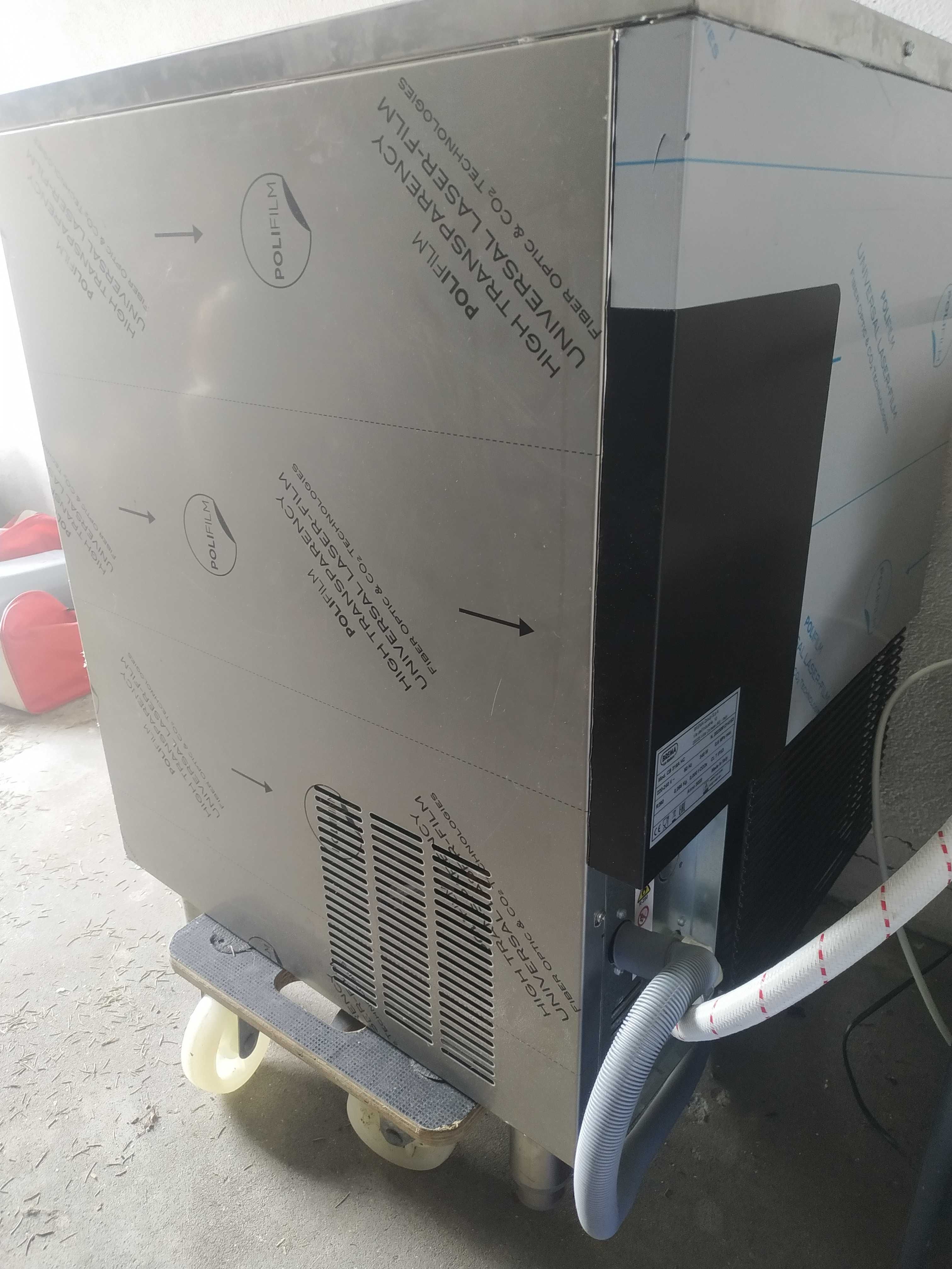 Maquina de gelo cubos