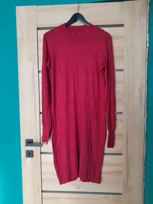 długa bordowa sukienka