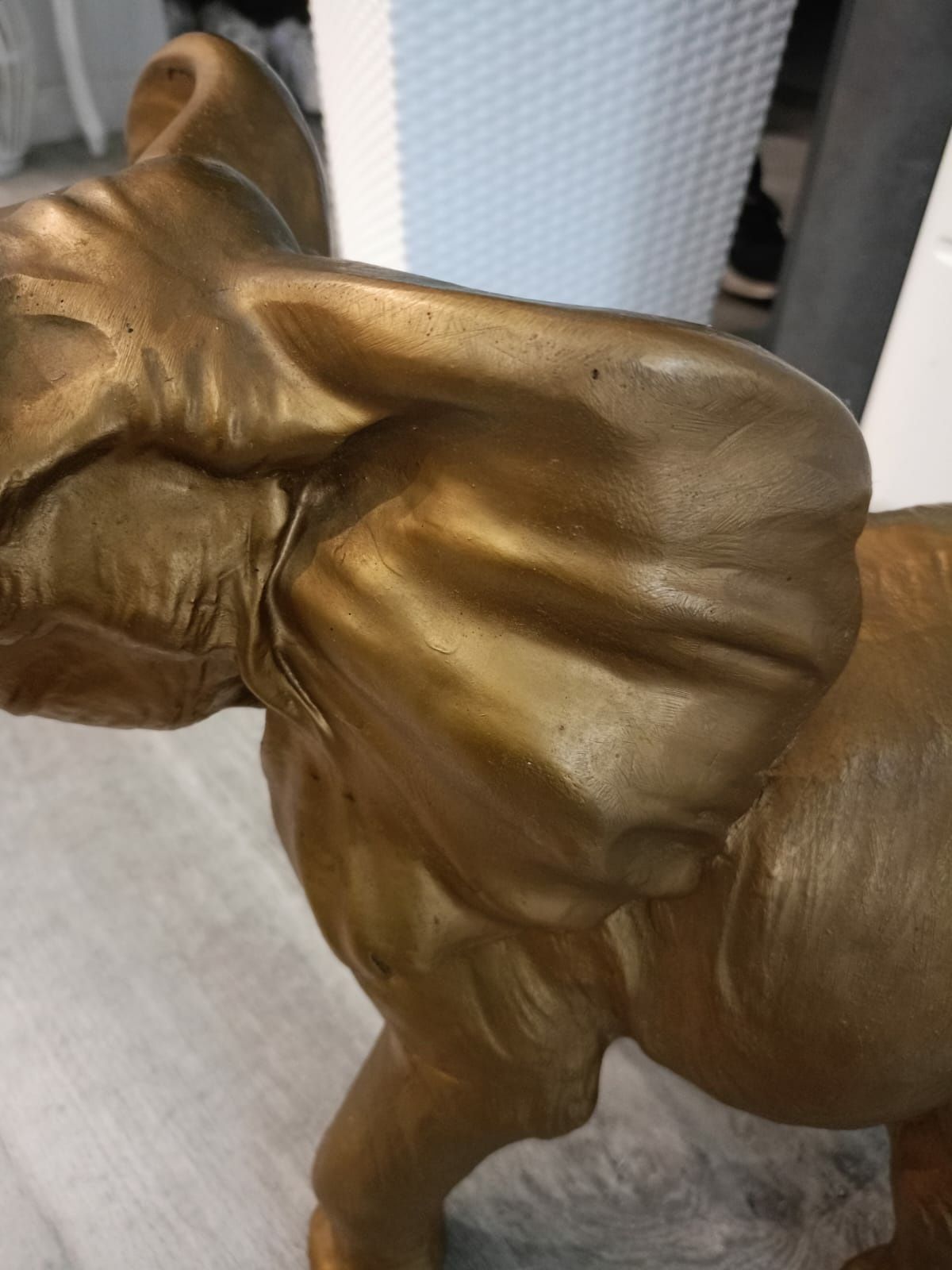 Figurka złotego słonia