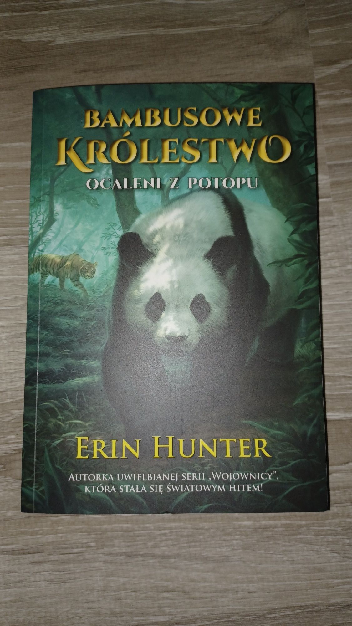 Erin Hunter: Bambusowe królestwo. Ocaleni z potopu