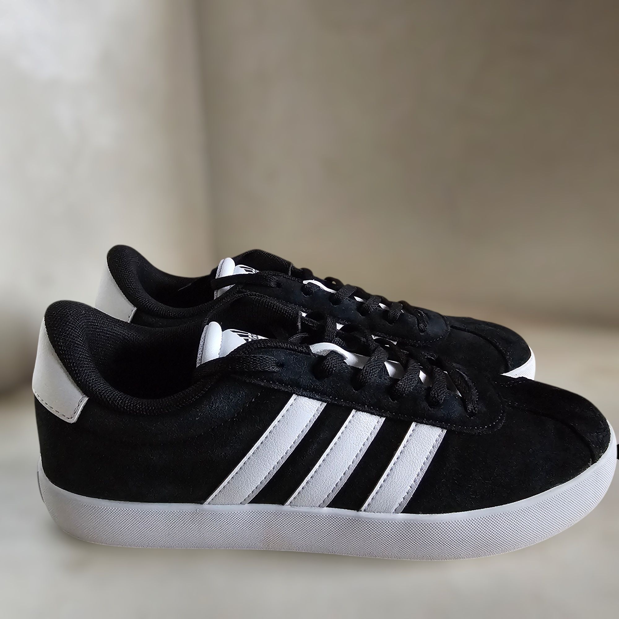 Универсальные кроссовки "Adidas Court 3.0" 2023год.