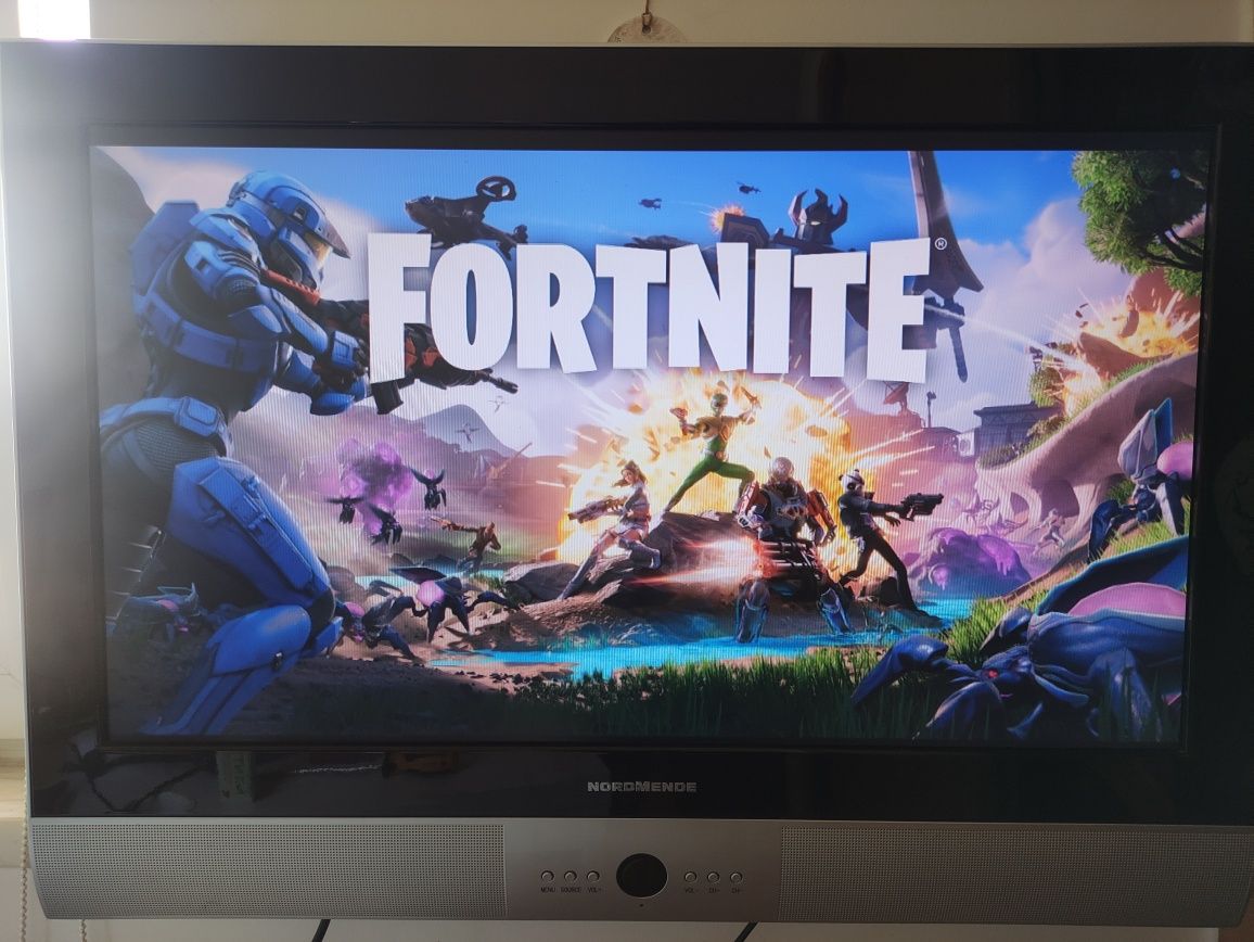 TV LCD Nordmende 32" a funcionar em pleno