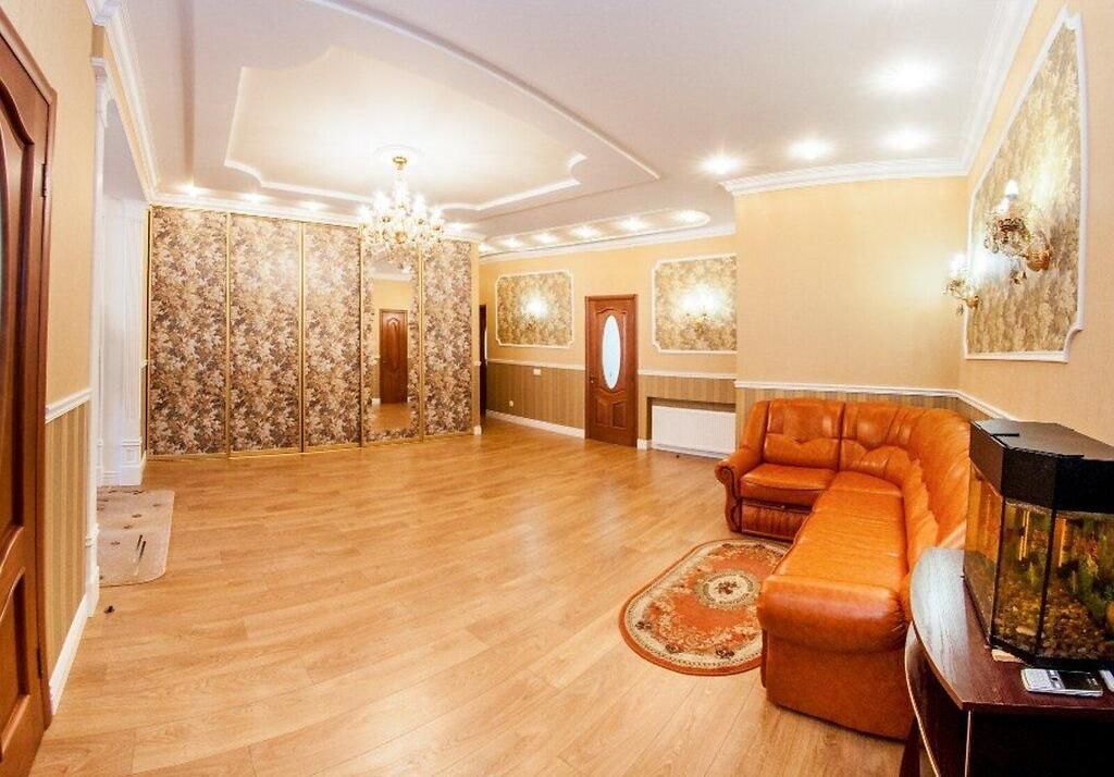 3-к, вул. Європейська 40в, Центр