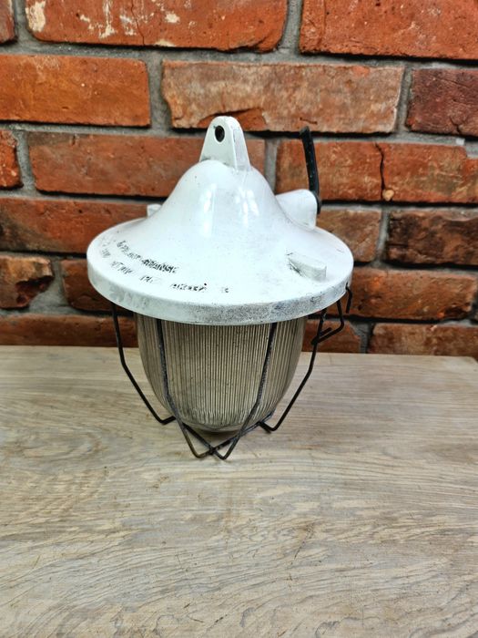 Duza lampa przemyslowa