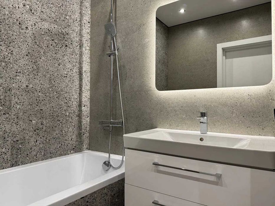 Шикарна двійка з кухнею-студією поблизу центру