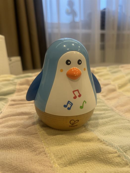 Дерев'яне брязкальце Пінгвінчик-неваляшка Hape