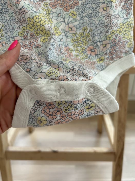 Body baby GAP 12-18 msc