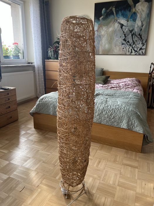 Lampa pleciona stojąca