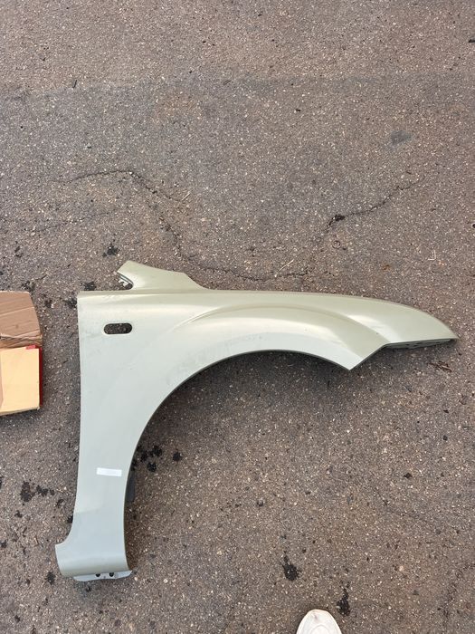 Крыло переднее правое Ford focus 2 2004-2008