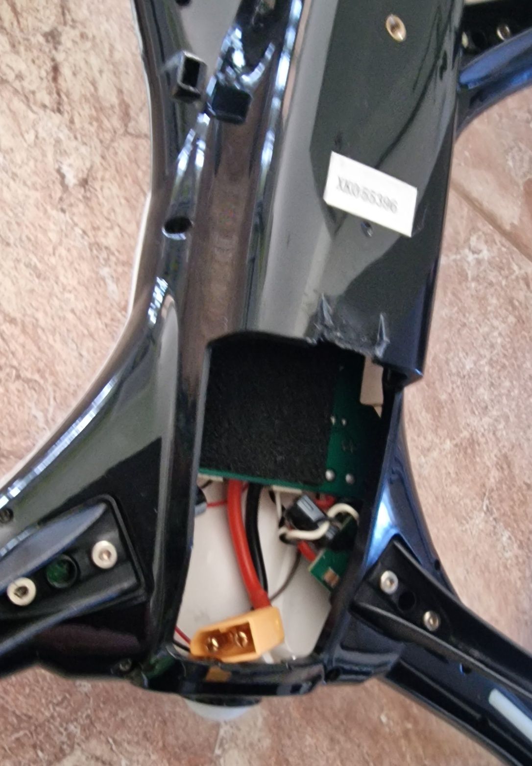 Дрон XK X350 танцующий в небе
