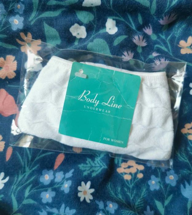 Białe majtki stringi/thongi