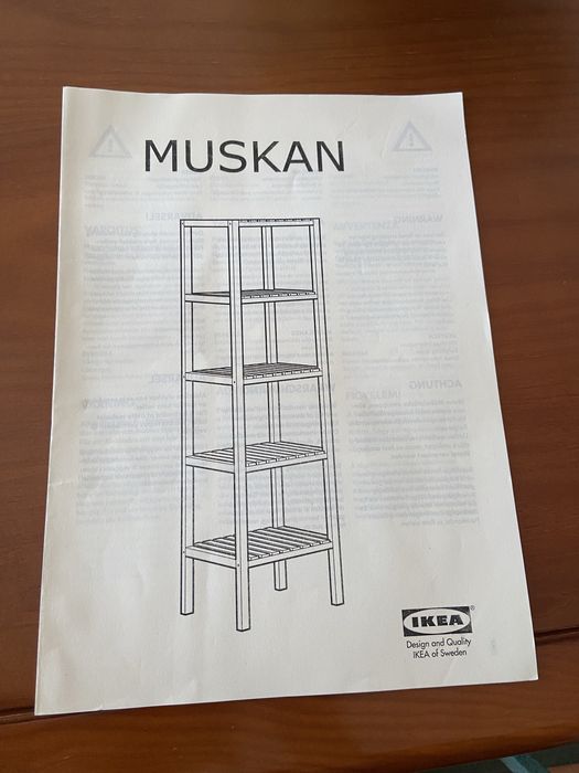 Estante Muskan em madeira (IKEA)