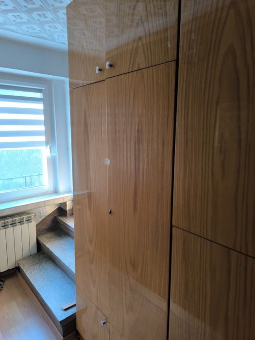 Oddam szafę fornirowana lakierowaną na wysoki połysk