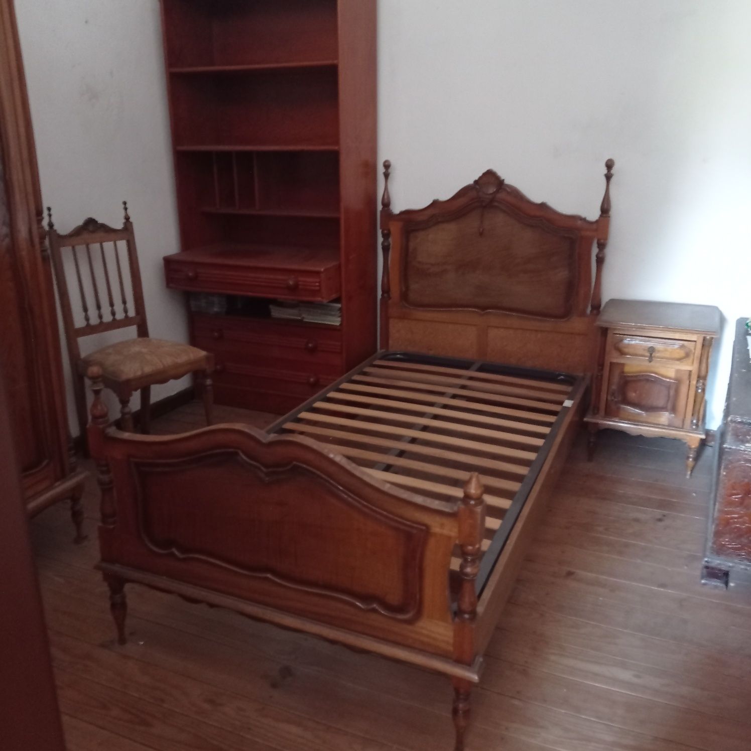Quarto de solteiro antigo
