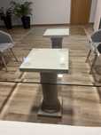 Mesa vidro  com pernas de pedra