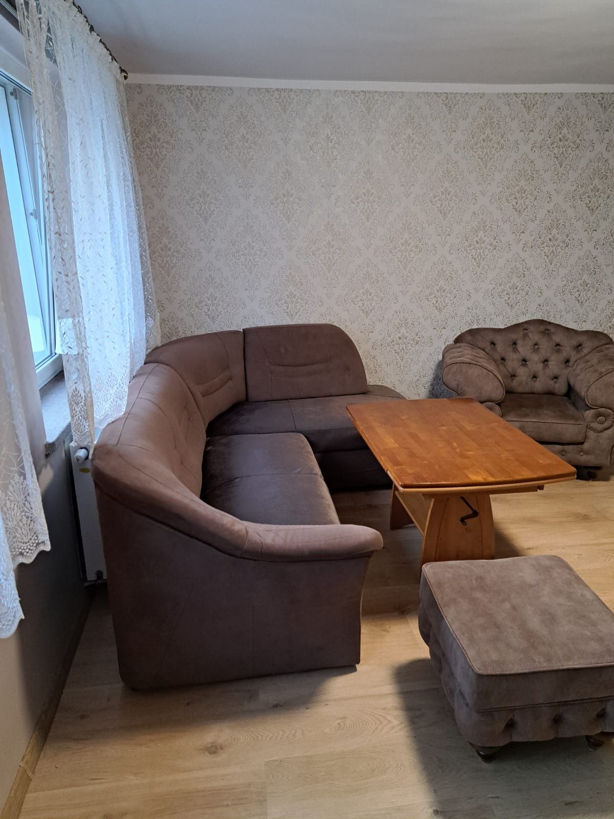 Kawalerka , parking , spokojna okolica.