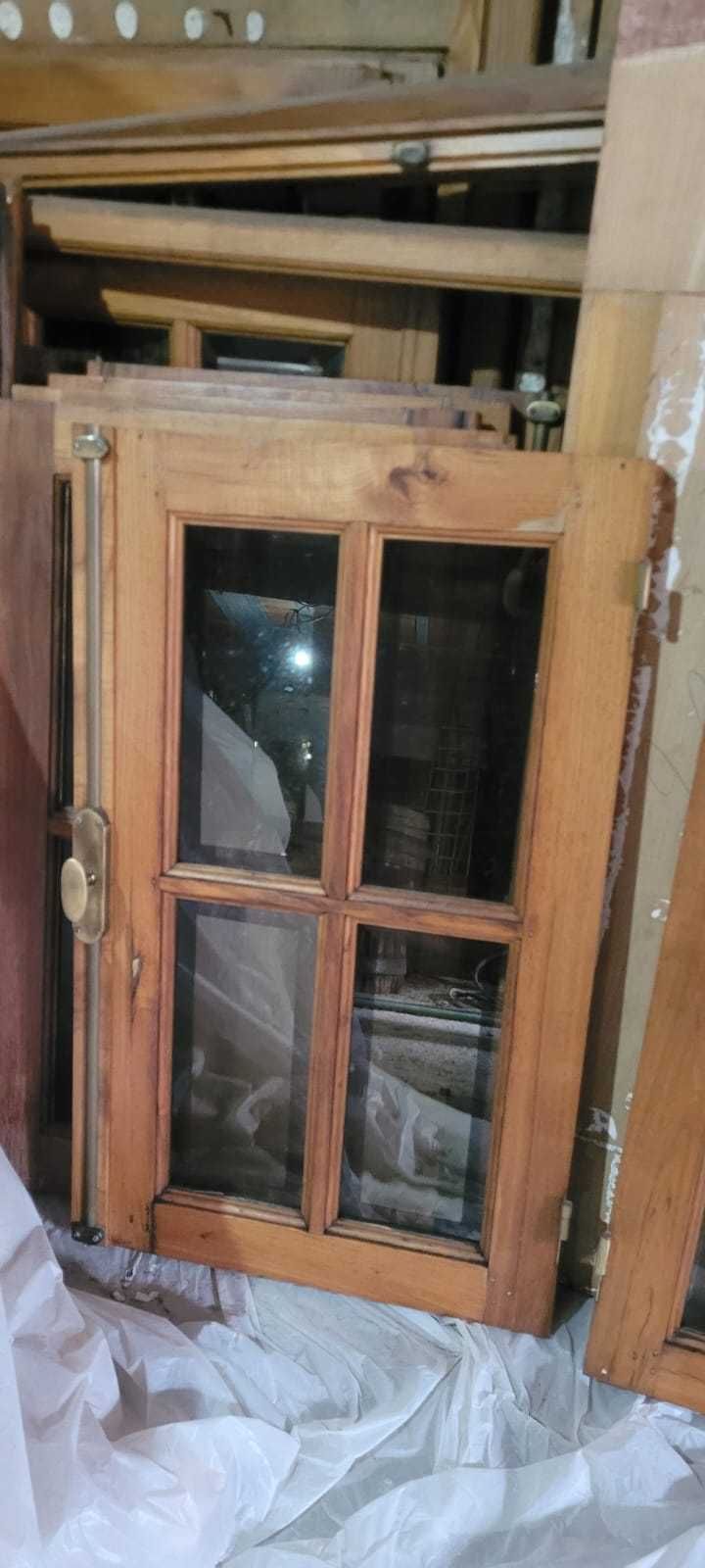 Janelas e portas em castano +100 anos
