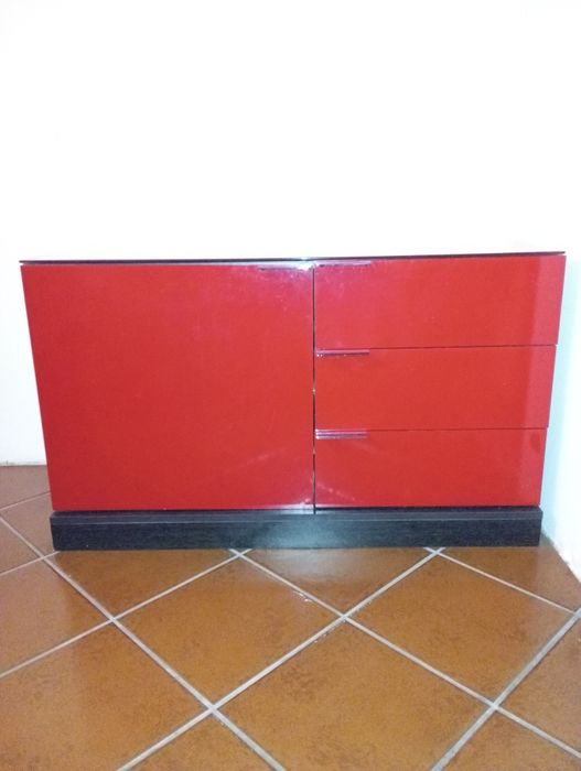 2 Moveis de sala em vermelho