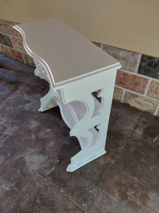 Credência em madeira pintada de branco