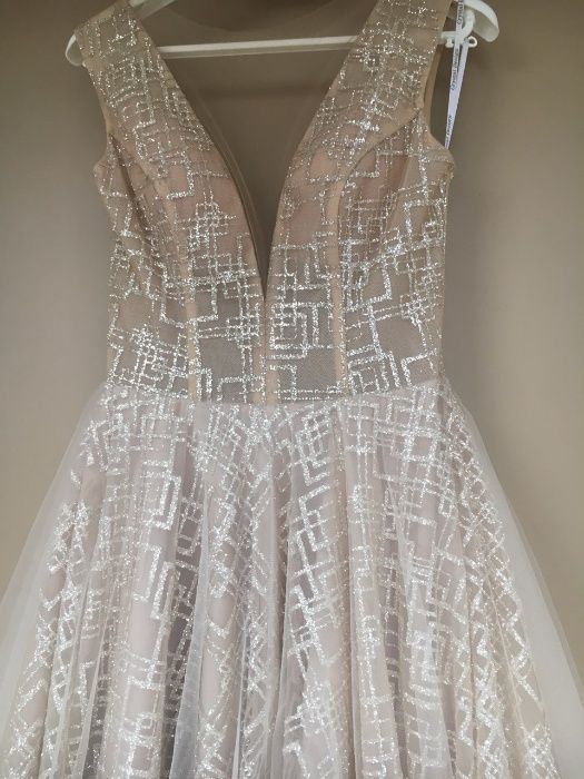 Випускна або весільна сукня від Cristal