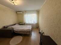 Продам 1 комнатную на Ак.Королева. (Южный рынок.)