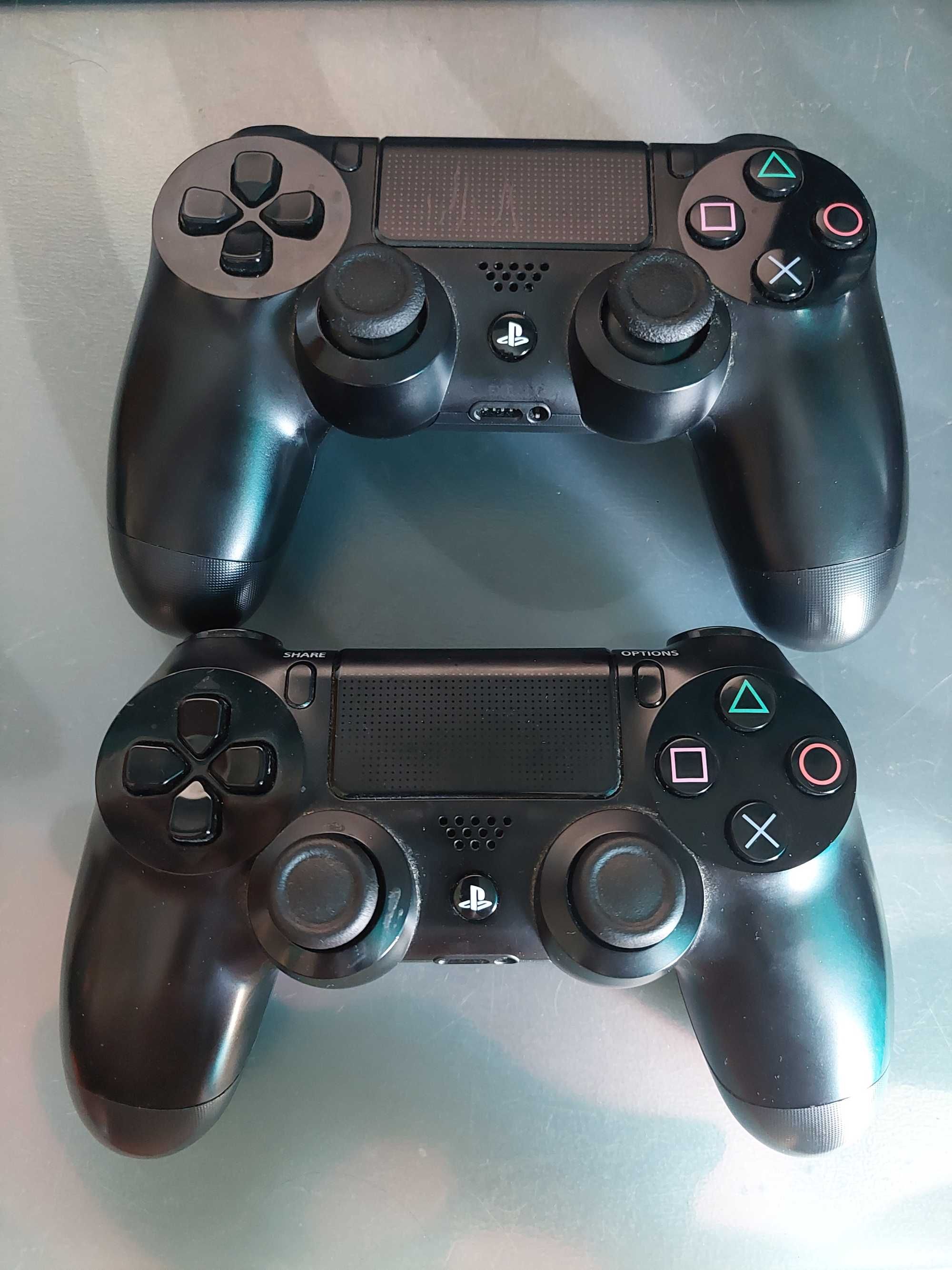 2 controles Sony DualShock 4 Preto