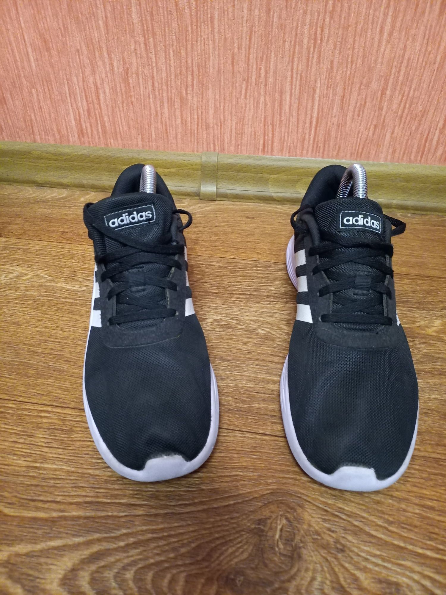 Adidas  кроссовки 39,5