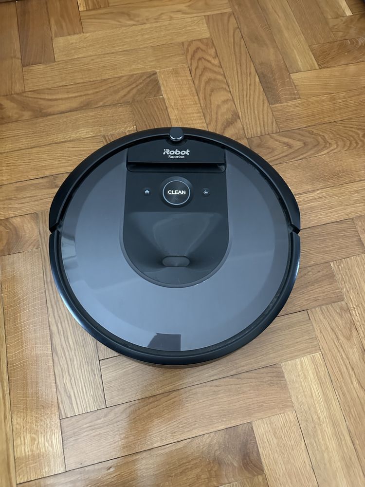Roomba i7 com estação  de esvaziamento automático