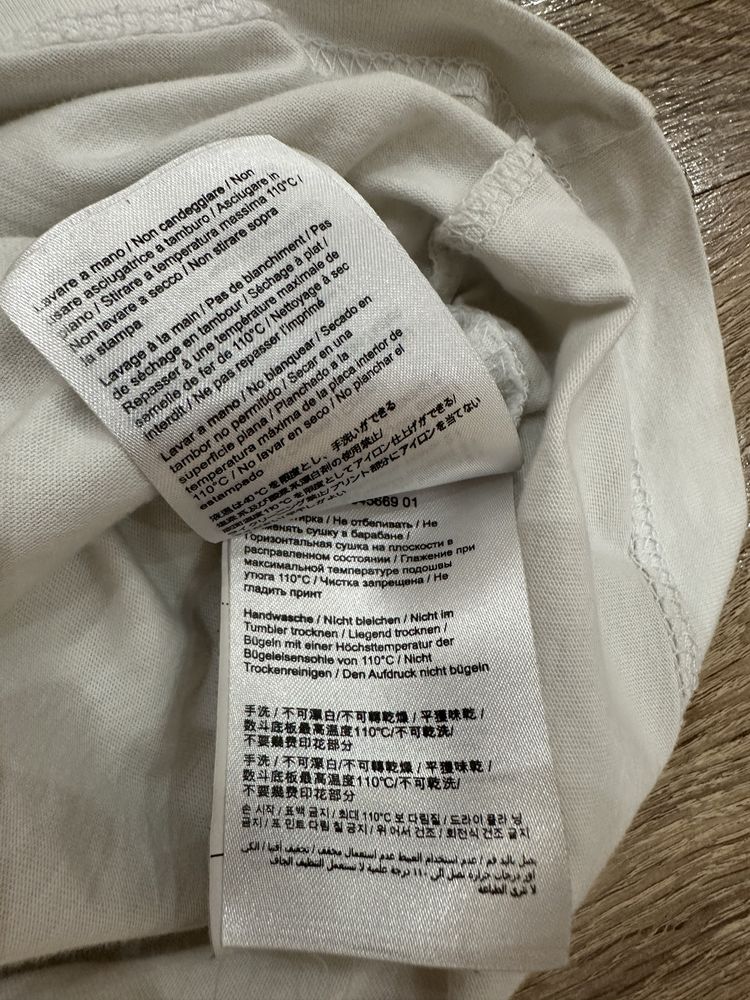 Продам оригинальную футболку Valentino (валентино)